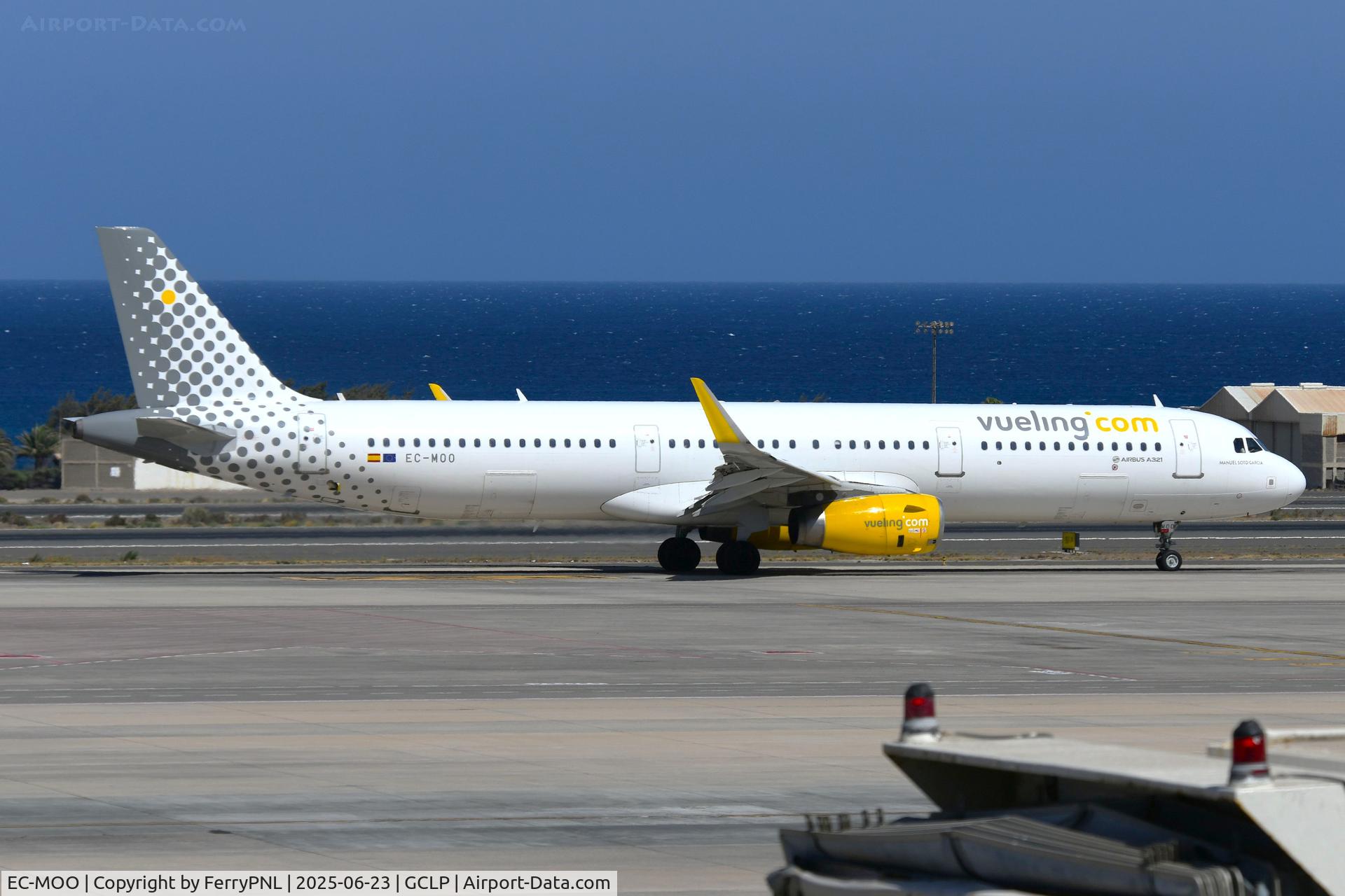EC-MOO, 2016 Airbus A321-231 C/N 7471, Vueling A321 taxying for departure