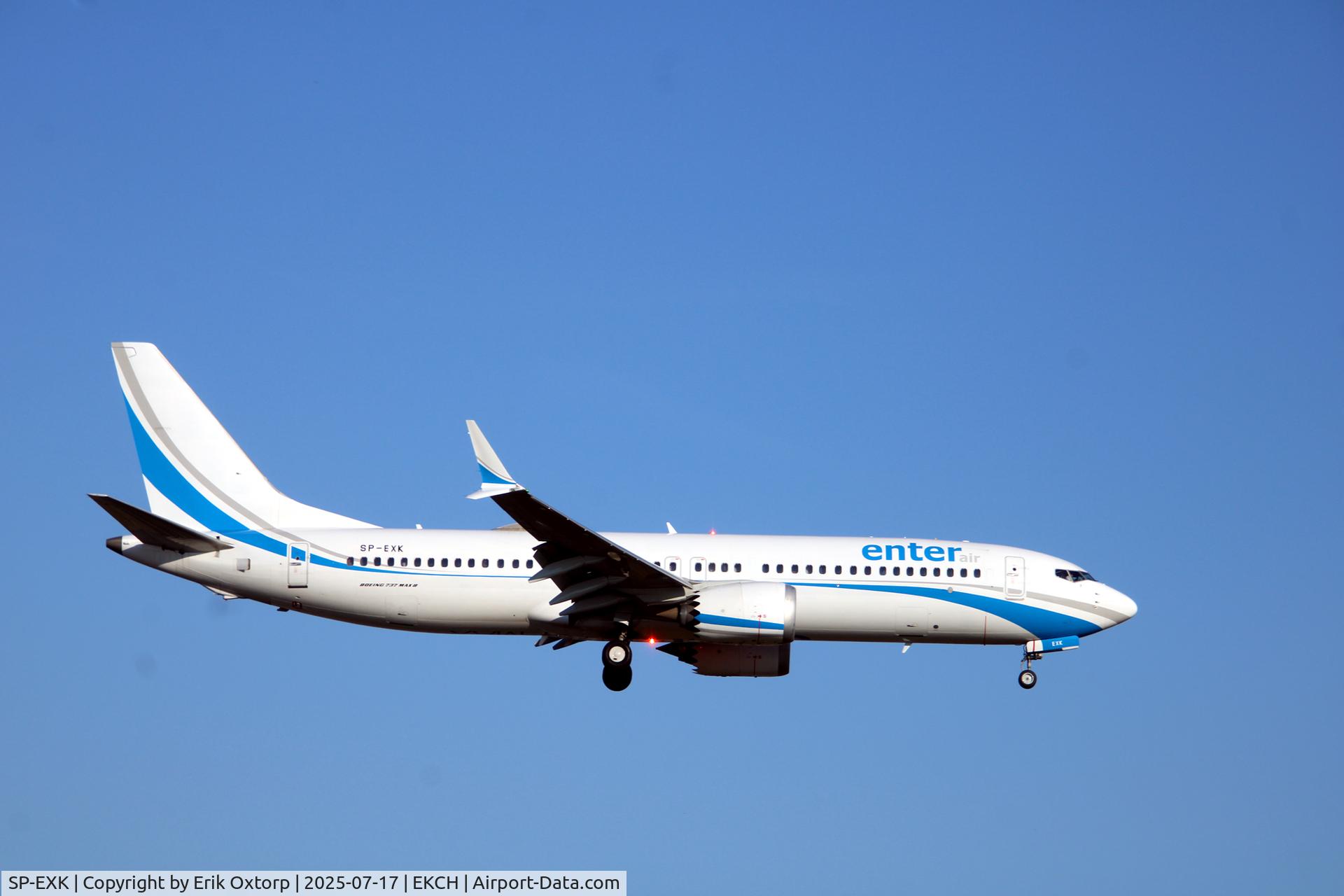 SP-EXK, 2018 Boeing B737-MAX8 C/N 64508, SP-EKX landing rw 22L