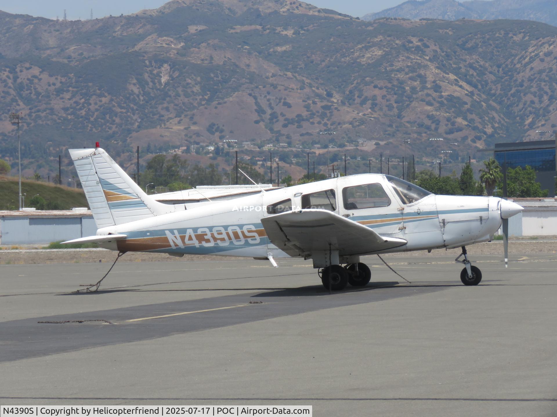 N4390S, 1985 Piper PA-28-161 C/N 28-8516031, Parked in transit parking