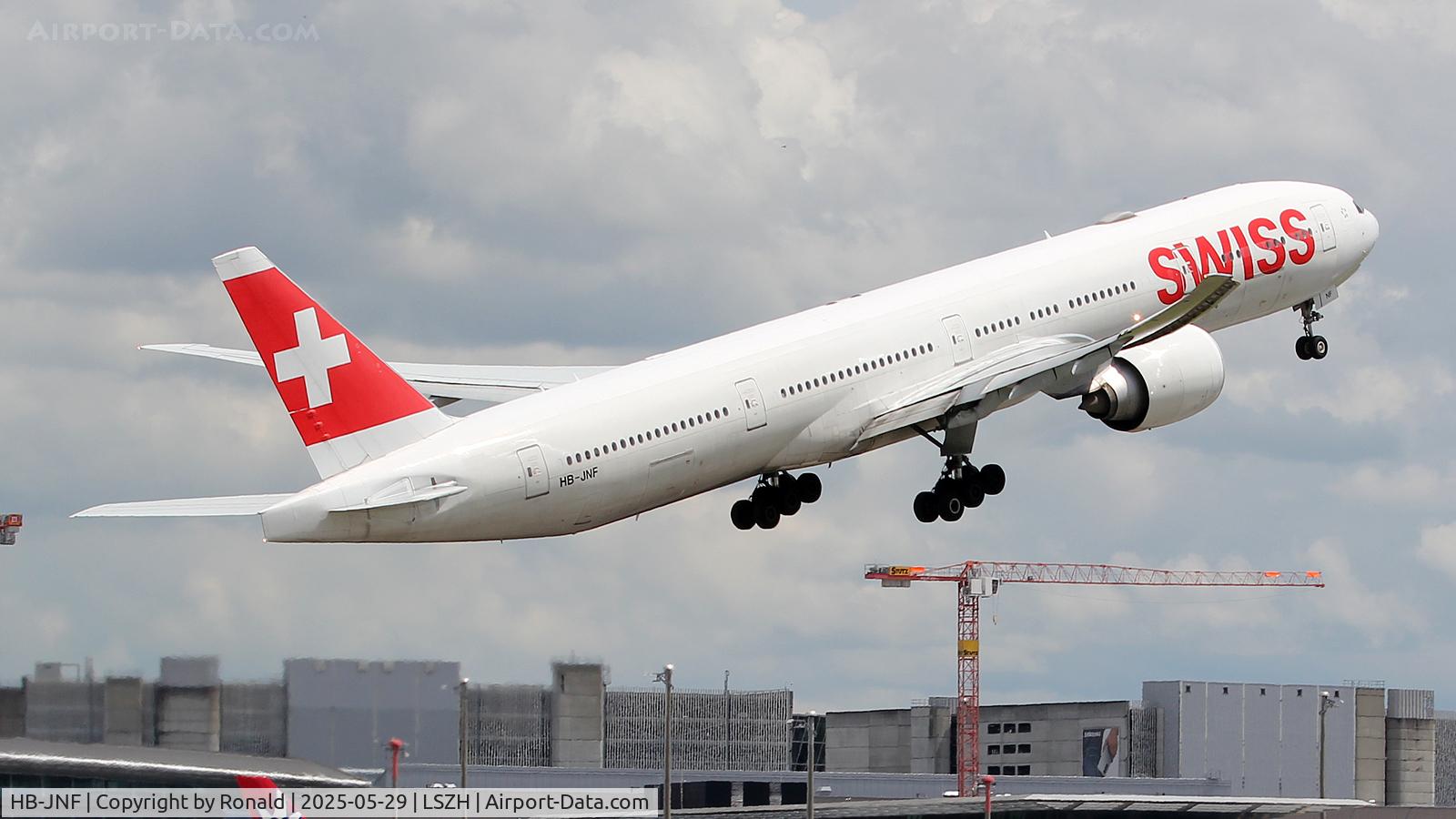 HB-JNF, 2016 Boeing 777-3DE/ER C/N 44587, at zrh