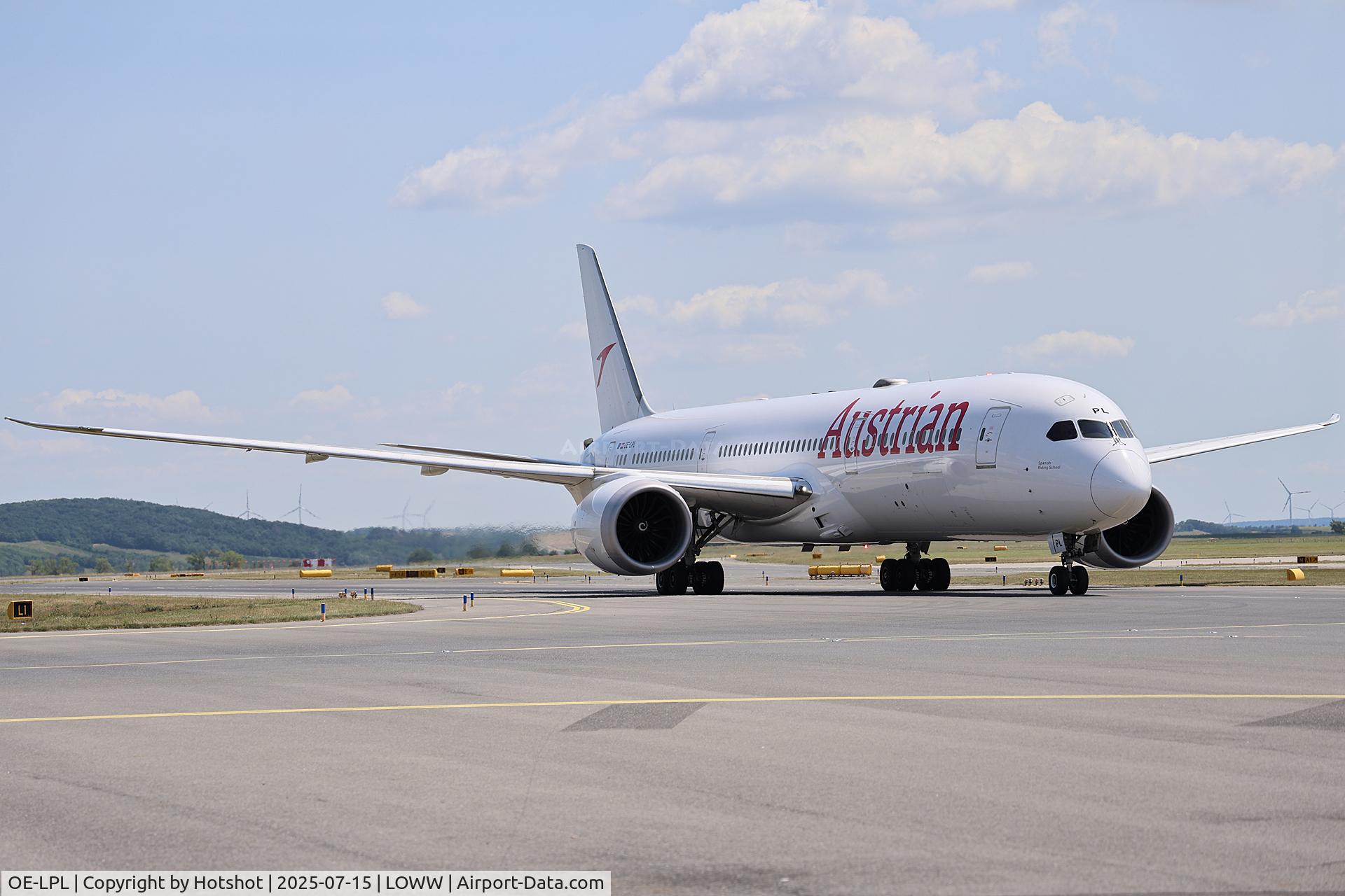 OE-LPL, 2019 Boeing 787-9 Dreamliner C/N 62735, Taxiing in after landing