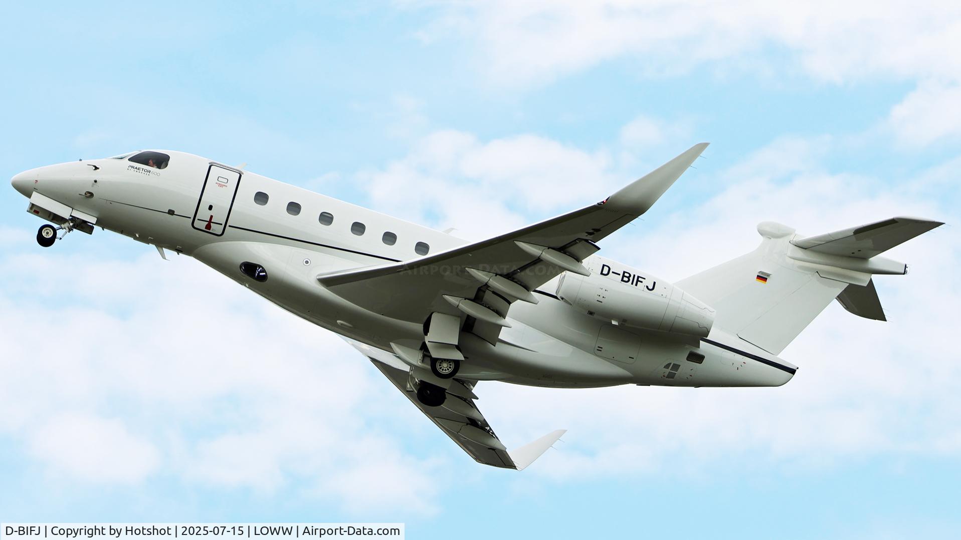 D-BIFJ, 2024 Embraer Praetor 600 C/N 55020216, Retracting the gear after departure from runway 29