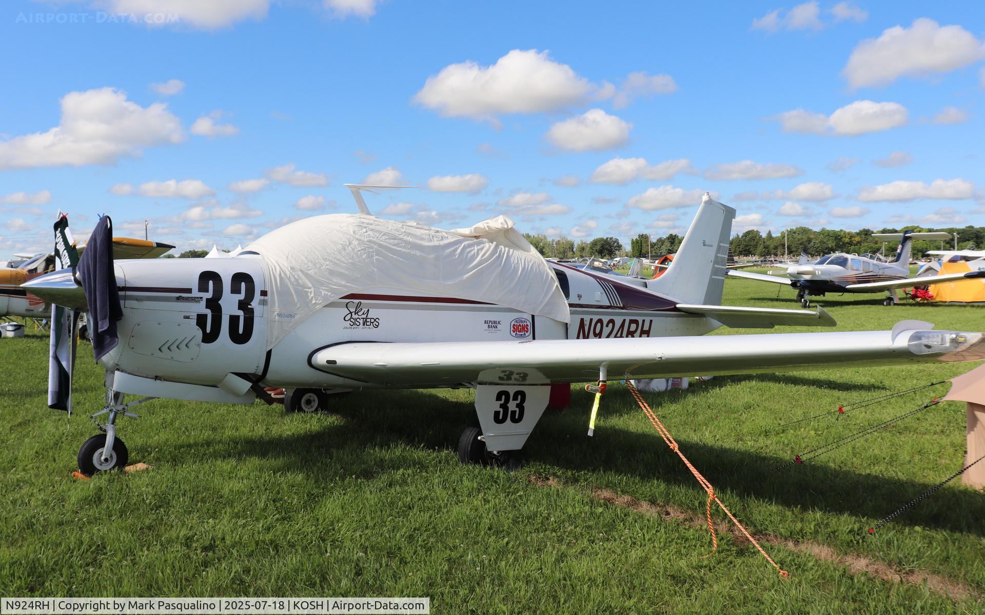 N924RH, 1978 Beech A36 Bonanza 36 C/N E-1288, Beech A36