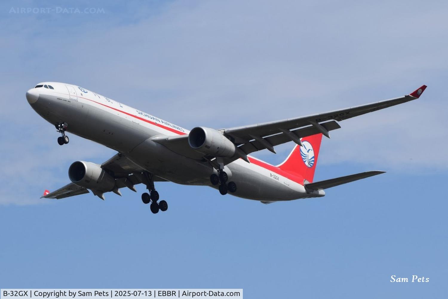 B-32GX, 2008 Airbus A330-343X C/N 954, A330-300F landing at Brussels Airport.