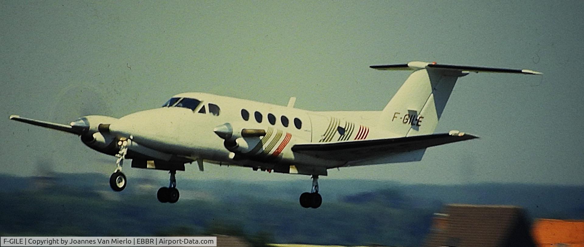 F-GILE, Beech 200 C/N BB-311, ex-slide