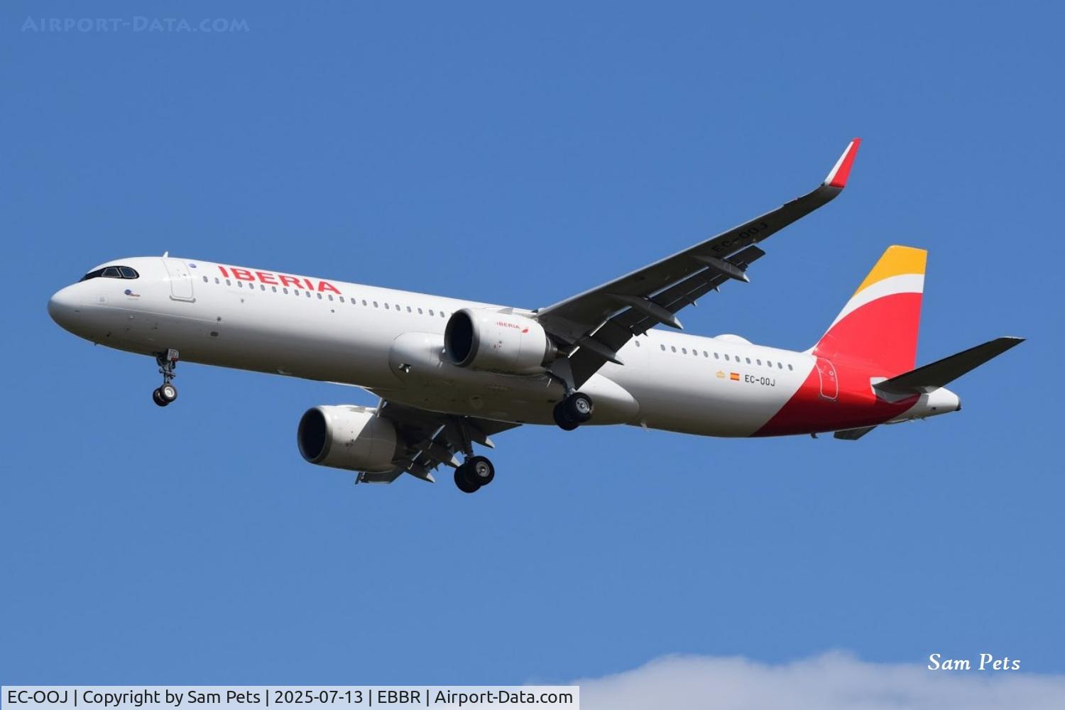 EC-OOJ, 2025 Airbus A321-253NY C/N 12375, Landing at Brussels Airport.