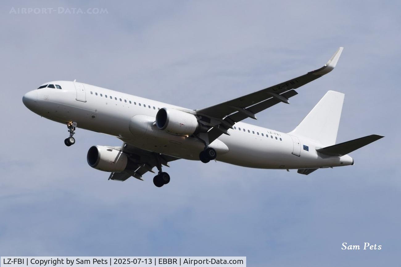 LZ-FBI, 2016 Airbus A320-214 C/N 7264, Landing at Brussels Airport.