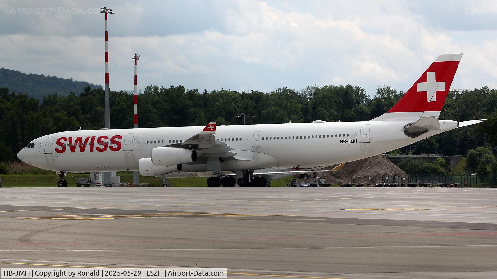 HB-JMH, 2004 Airbus A340-313 C/N 585, at zrh