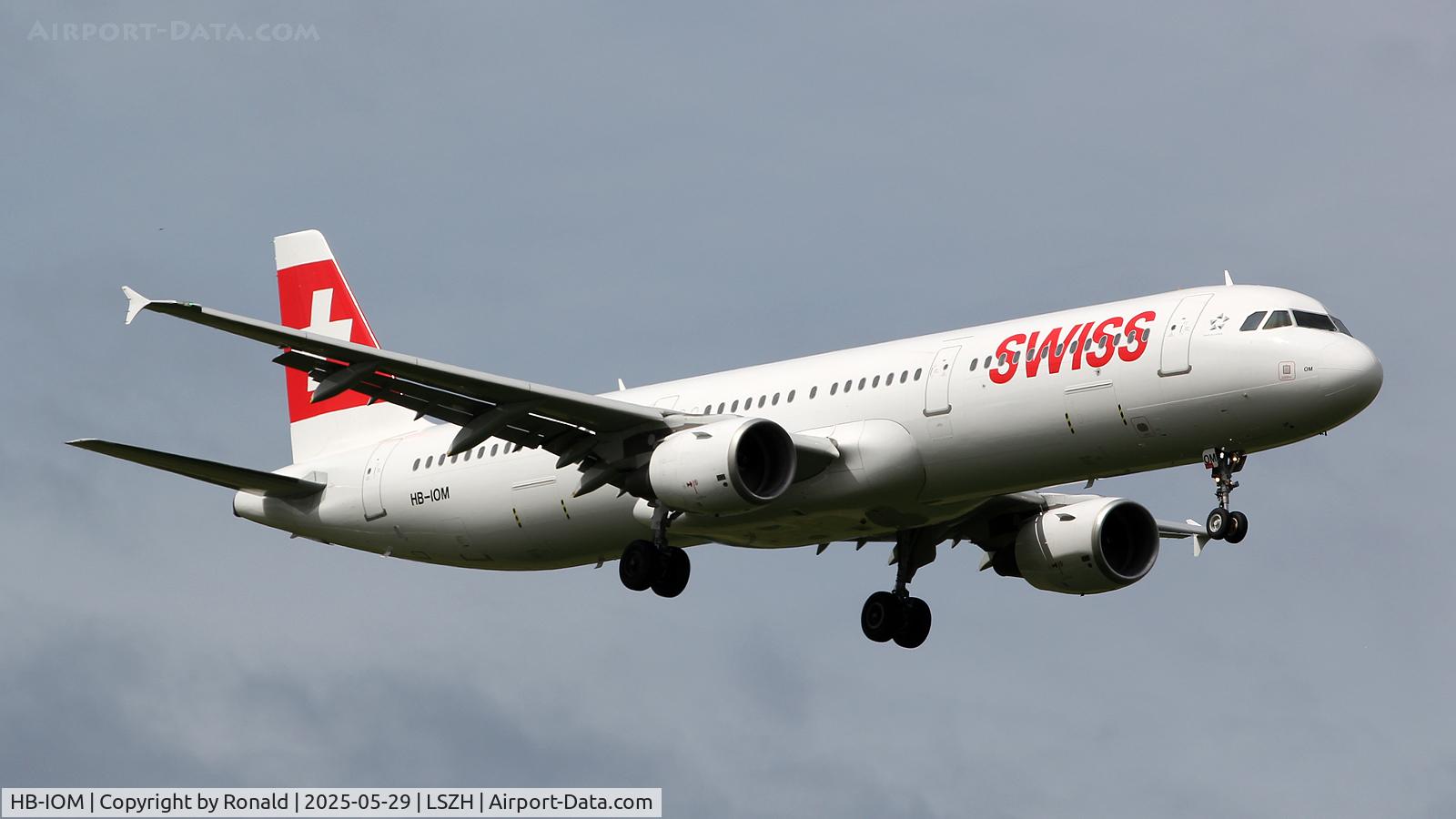 HB-IOM, 2010 Airbus A321-212 C/N 4534, at zrh