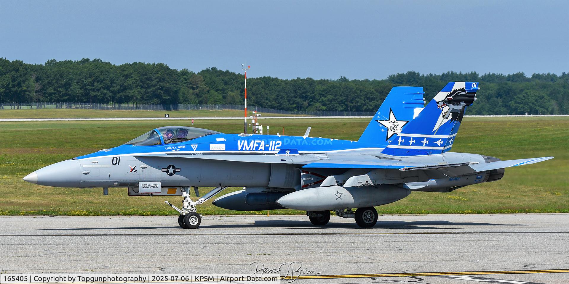 165405, McDonnell Douglas F/A-18C Hornet C/N 1436/C462, COWBOY11 acknowledging the photos