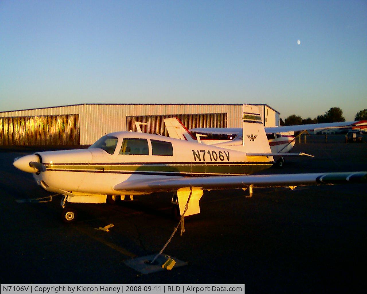 N7106V, 1974 Mooney M20E C/N 21-0040, N7106V at Richland, WA