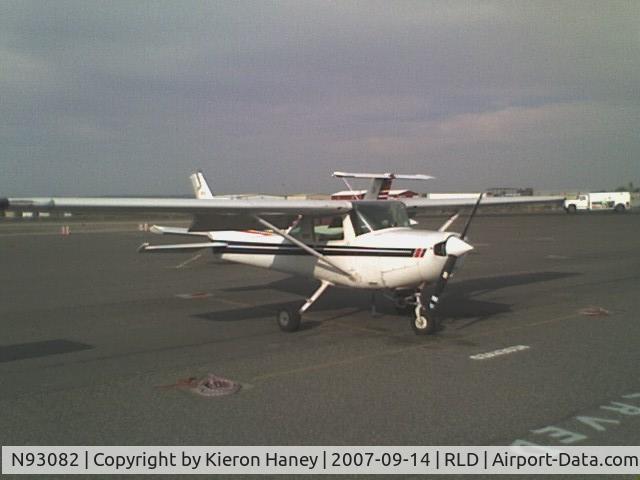 N93082, 1981 Cessna 152 C/N 15285394, Cessna 152 at Richland, WA