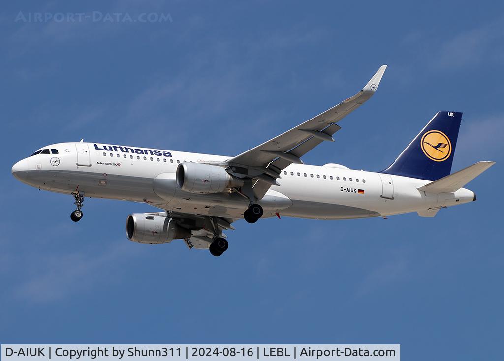 D-AIUK, 2015 Airbus A320-214 C/N 6423, Landing rwy 24R