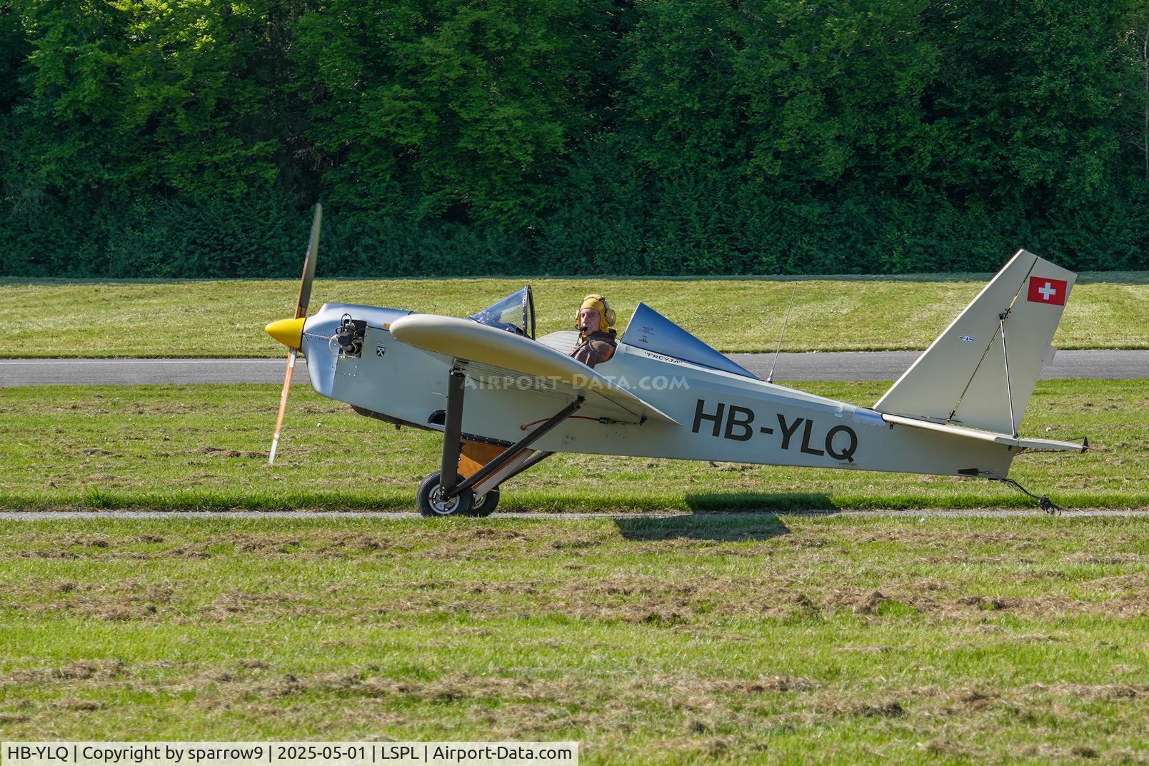 HB-YLQ, 2004 Team Mini-Max R1500 C/N 1010, On the taxy-way for a spring flight