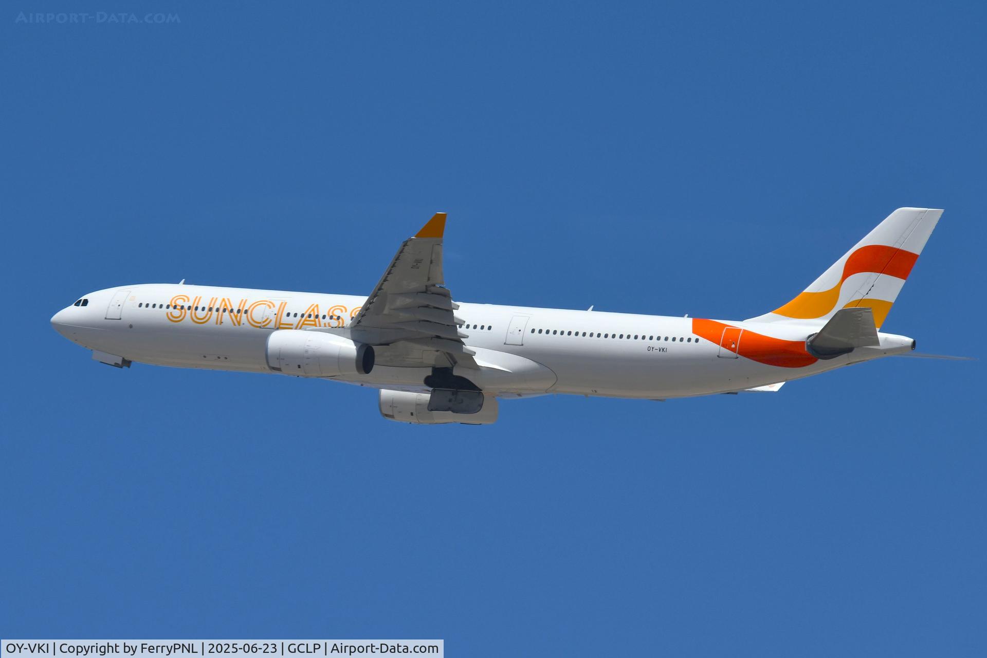 OY-VKI, 2000 Airbus A330-343X C/N 357, Sunclass A333 taking-off