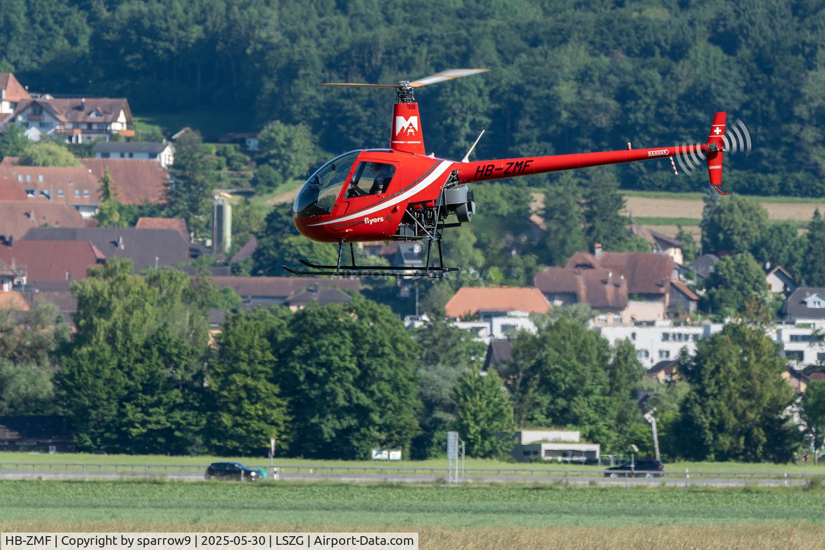 HB-ZMF, 2010 Robinson R22 Beta II C/N 4484, Hoovering approach