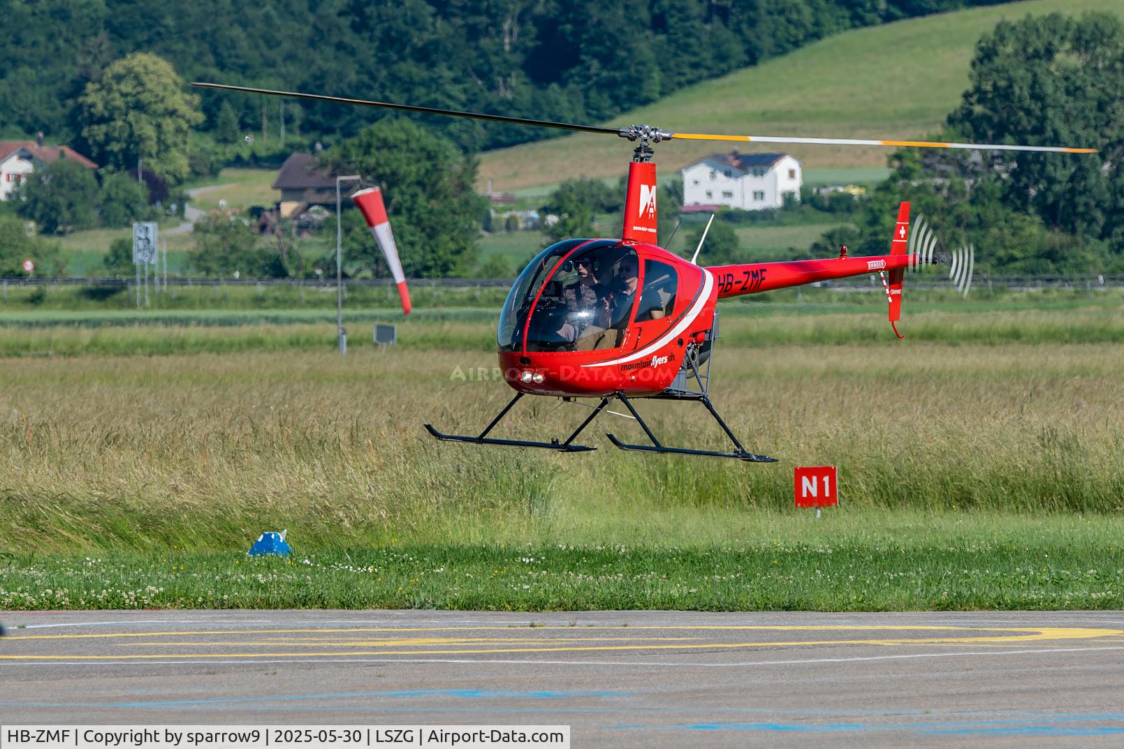 HB-ZMF, 2010 Robinson R22 Beta II C/N 4484, Crossing the taxi-way