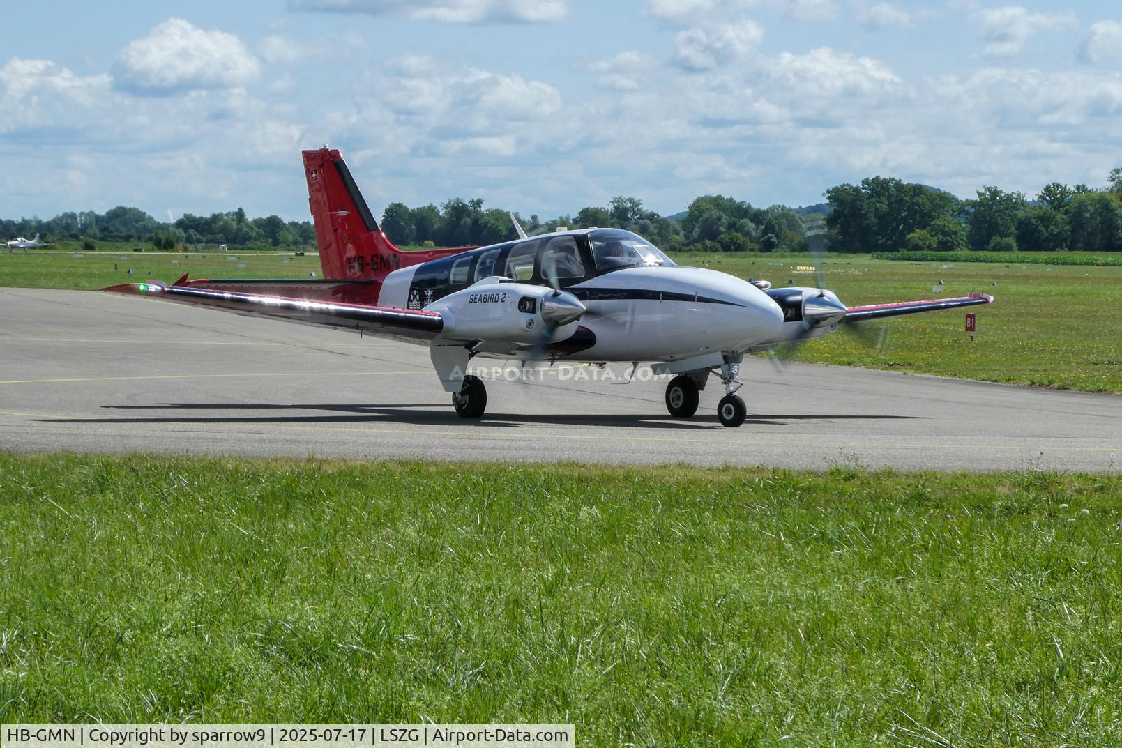 HB-GMN, 1998 Raytheon 58 Baron C/N TH-1852, Departing Grenchen