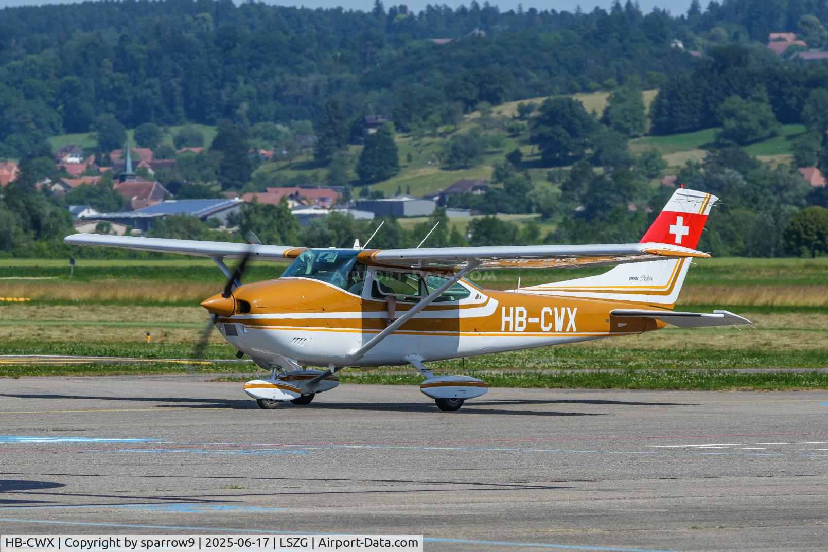 HB-CWX, 1974 Cessna 182P Skylane C/N 18263399, To the apron