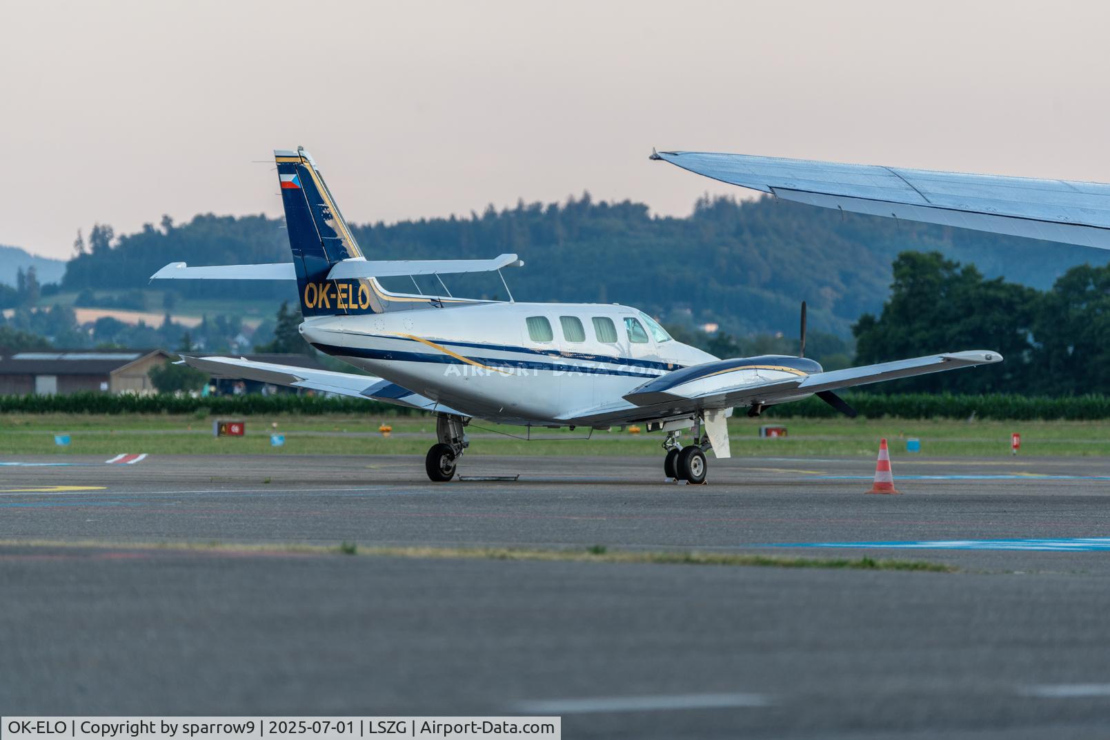 OK-ELO, 1983 Cessna T303 Crusader C/N T30300205, Under the wing of a DC-3