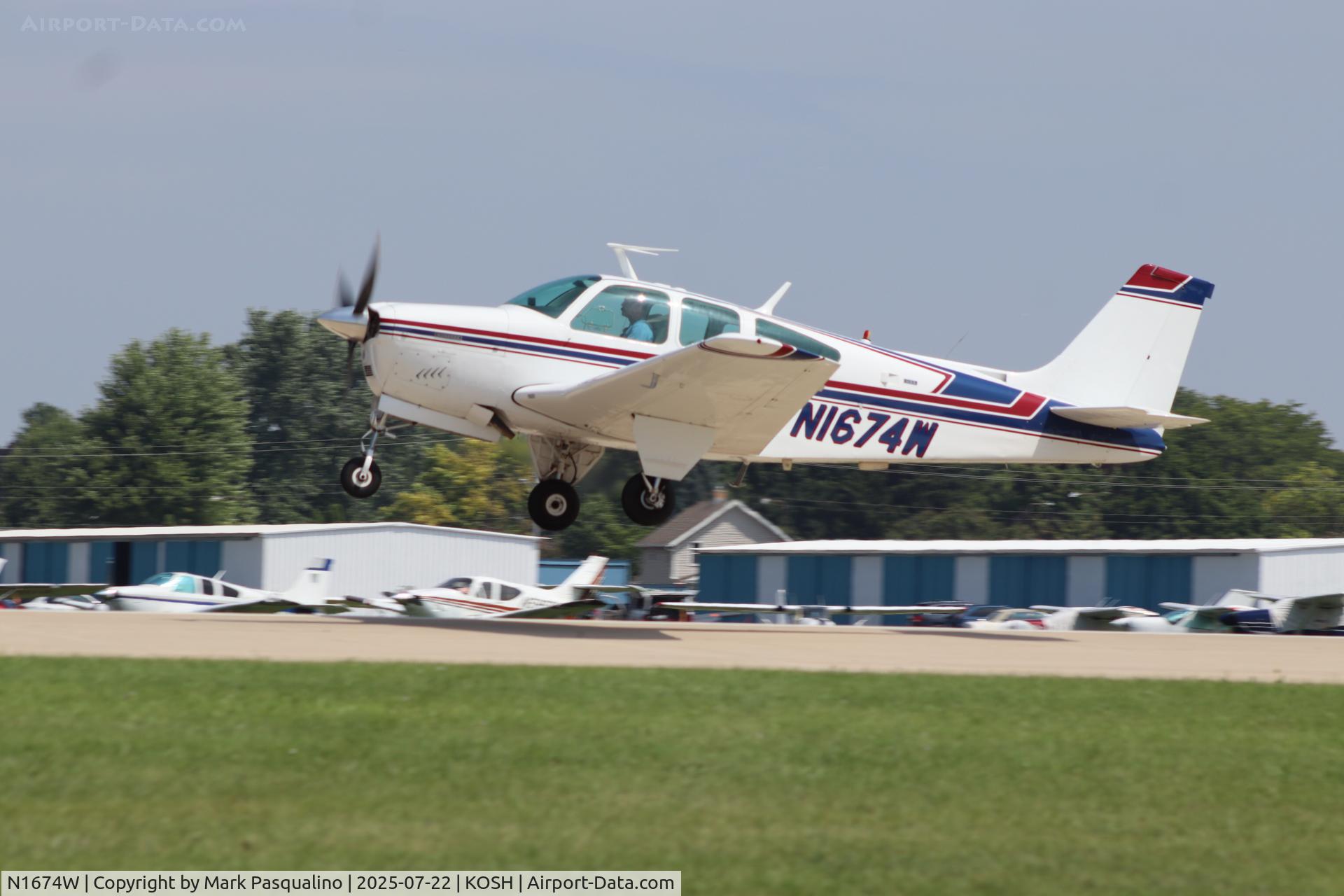 N1674W, 1972 Beech G33 C/N CD-1298, Beech G33