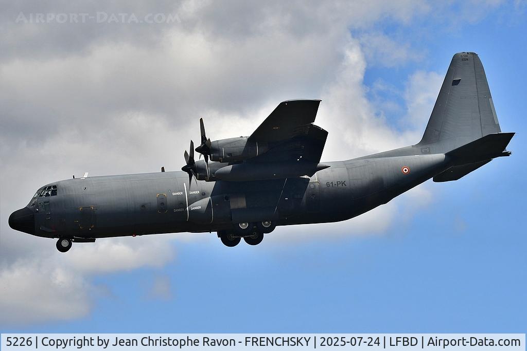 5226, Lockheed C-130H-30 Hercules C/N 382-5226, France Air Force landing runway 29