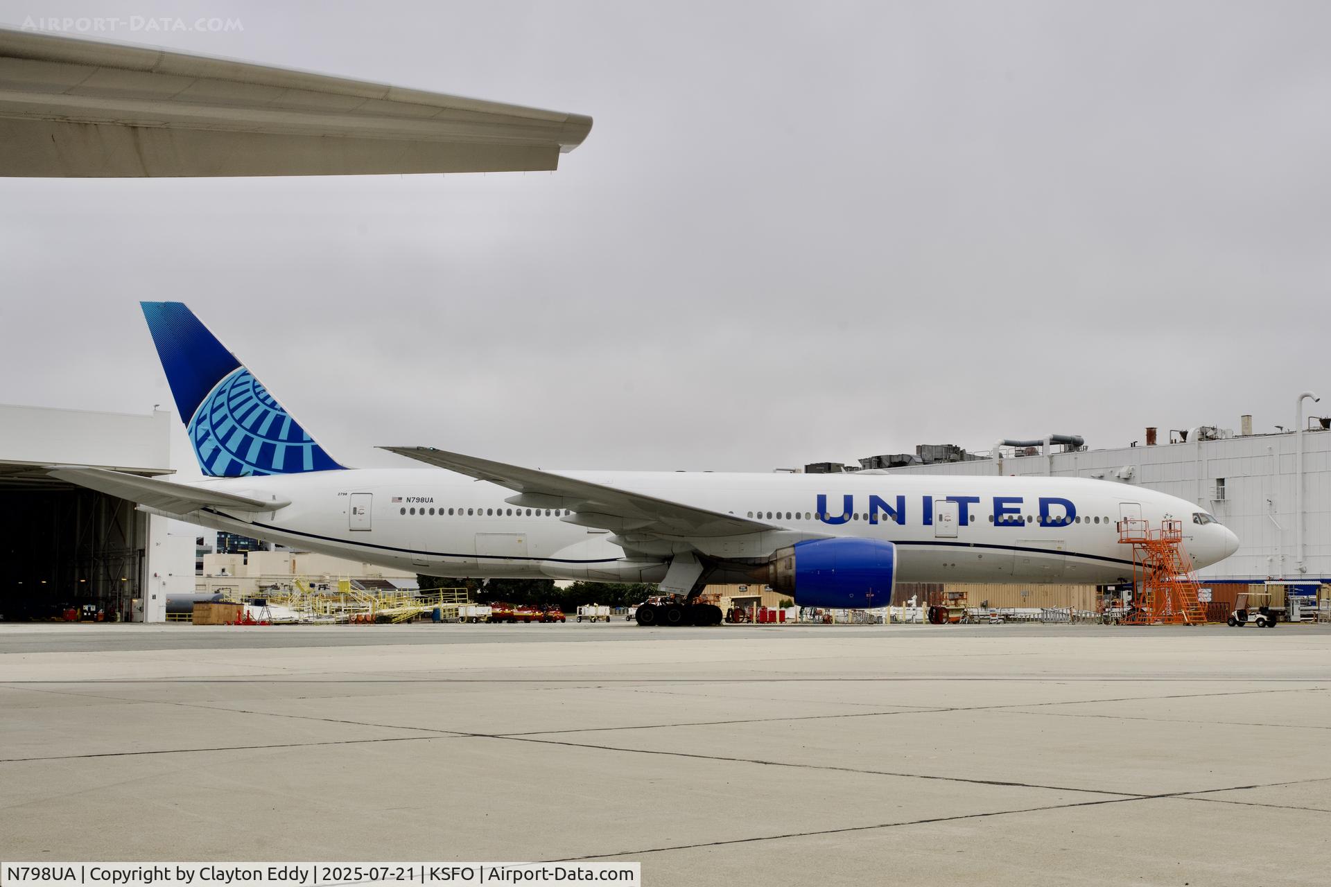 N798UA, 1998 Boeing 777-222ER C/N 26928, SFO 2025