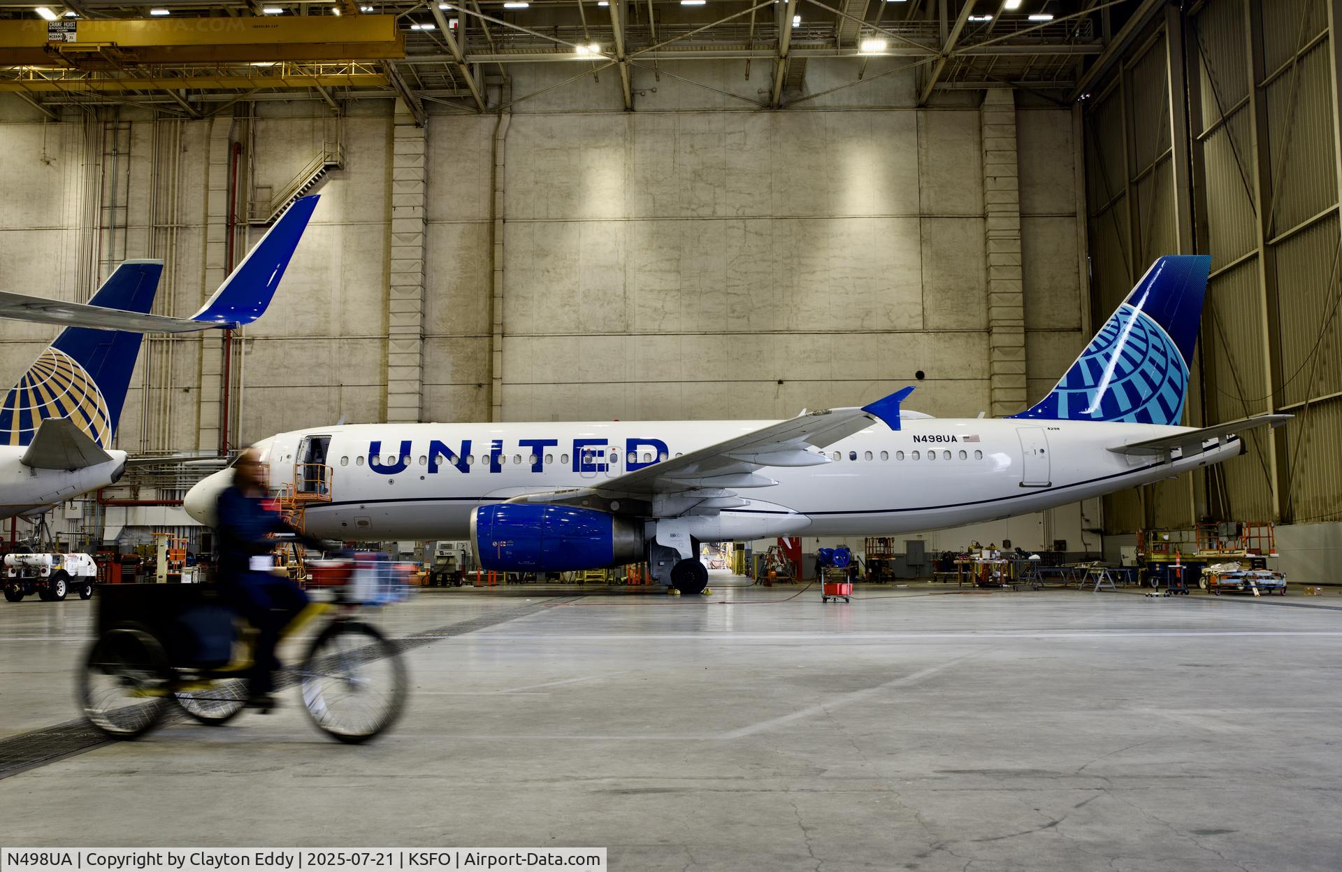N498UA, 2002 Airbus A320-232 C/N 1865, SFO 2025