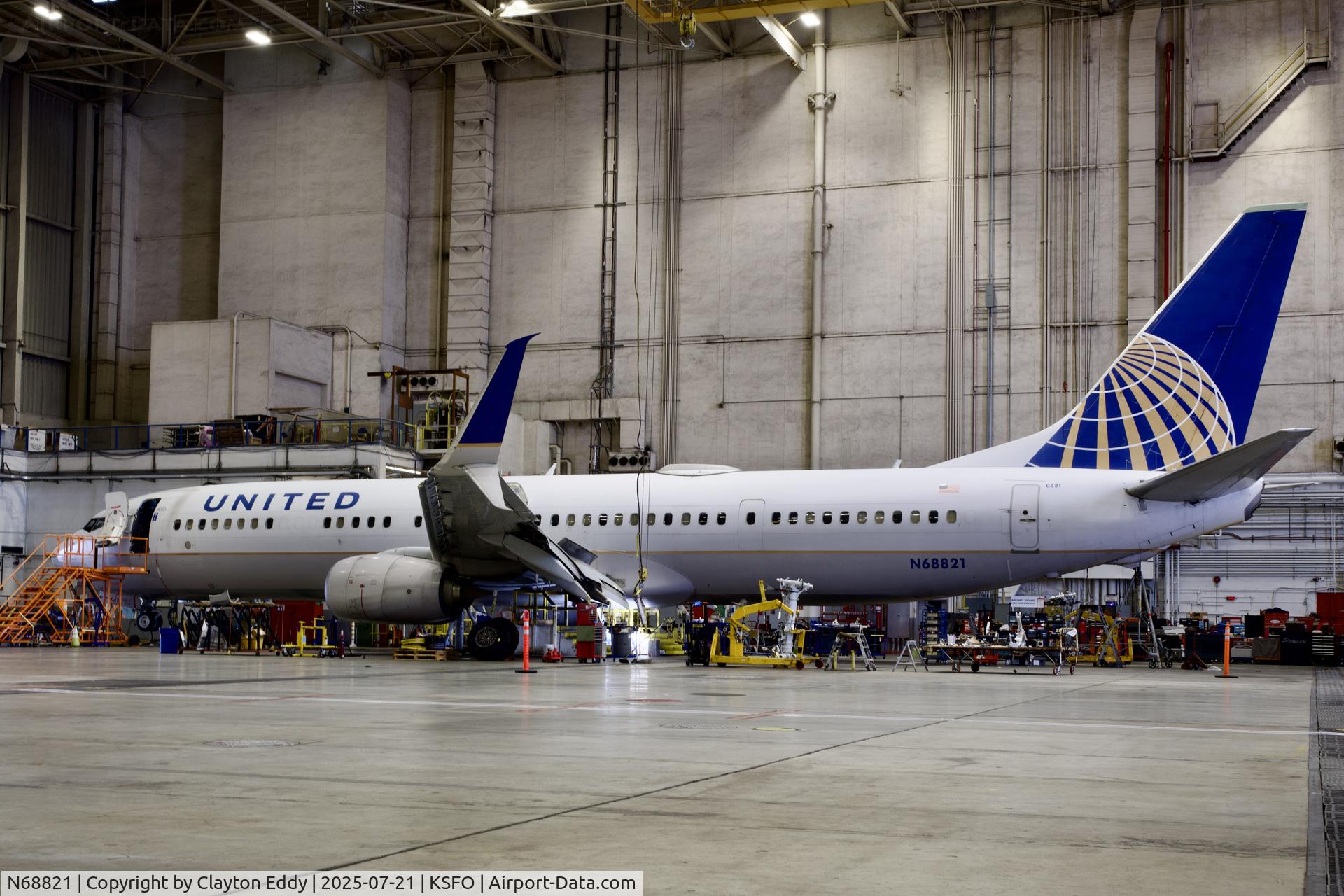 N68821, 2014 Boeing 737-924/ER C/N 43535, SFO 2025