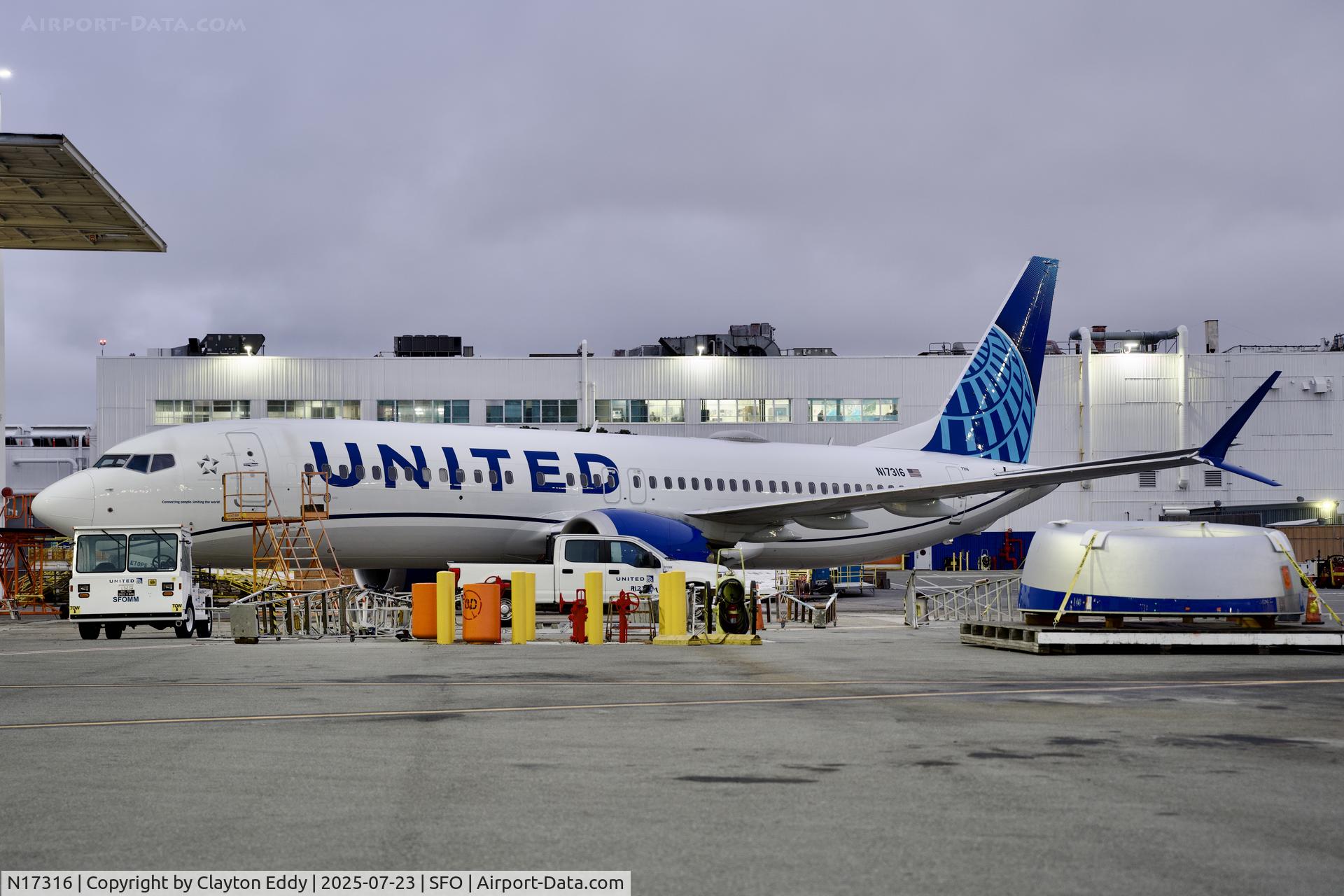 N17316, 2023 Boeing 737-8 MAX C/N 67596, SFO 2025