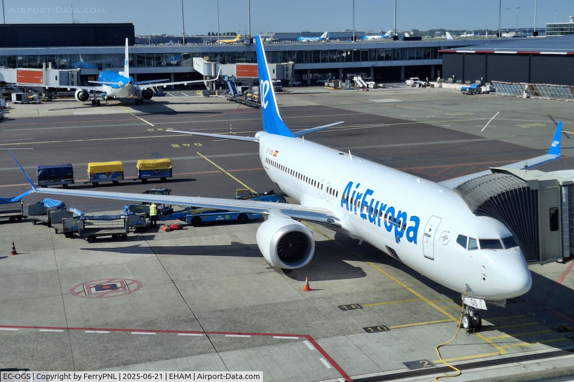 EC-OGS, 2025 Boeing 737-8 MAX C/N 62918, UX1098 being prepared for its flight to MAD