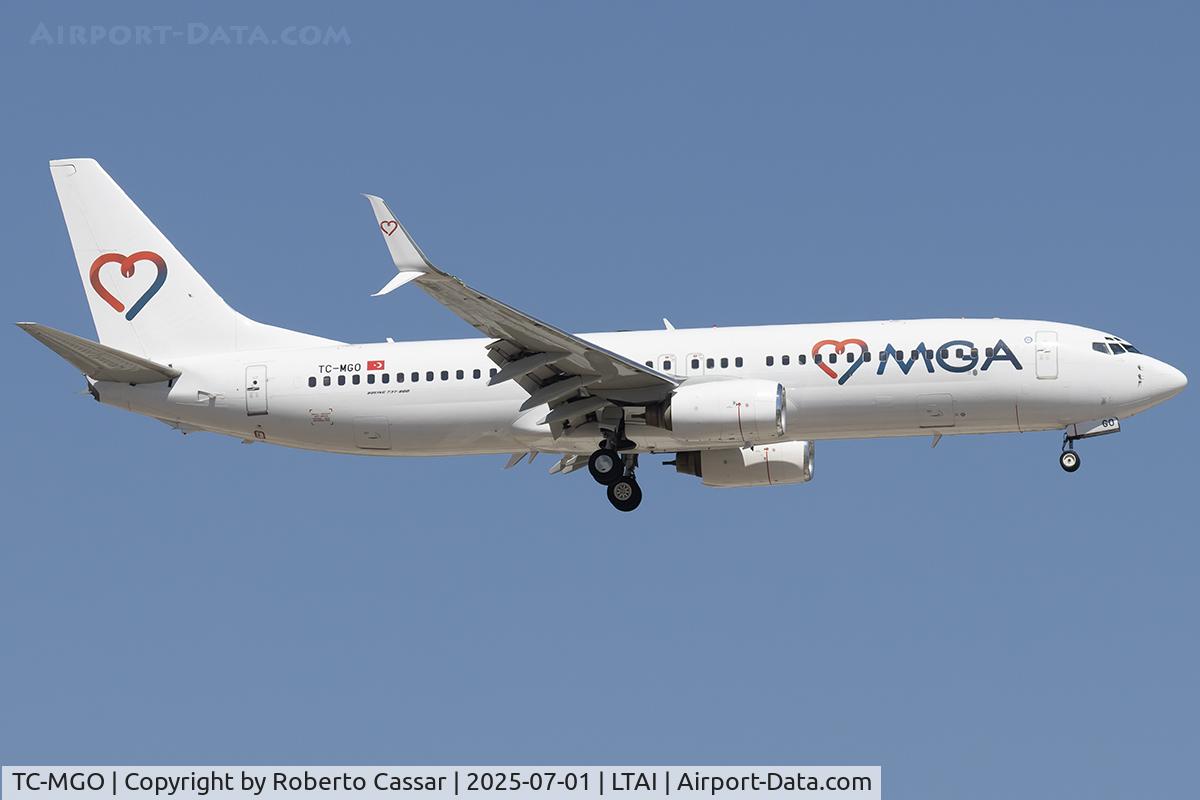 TC-MGO, 2000 Boeing 737-85F C/N 30006, Arrival