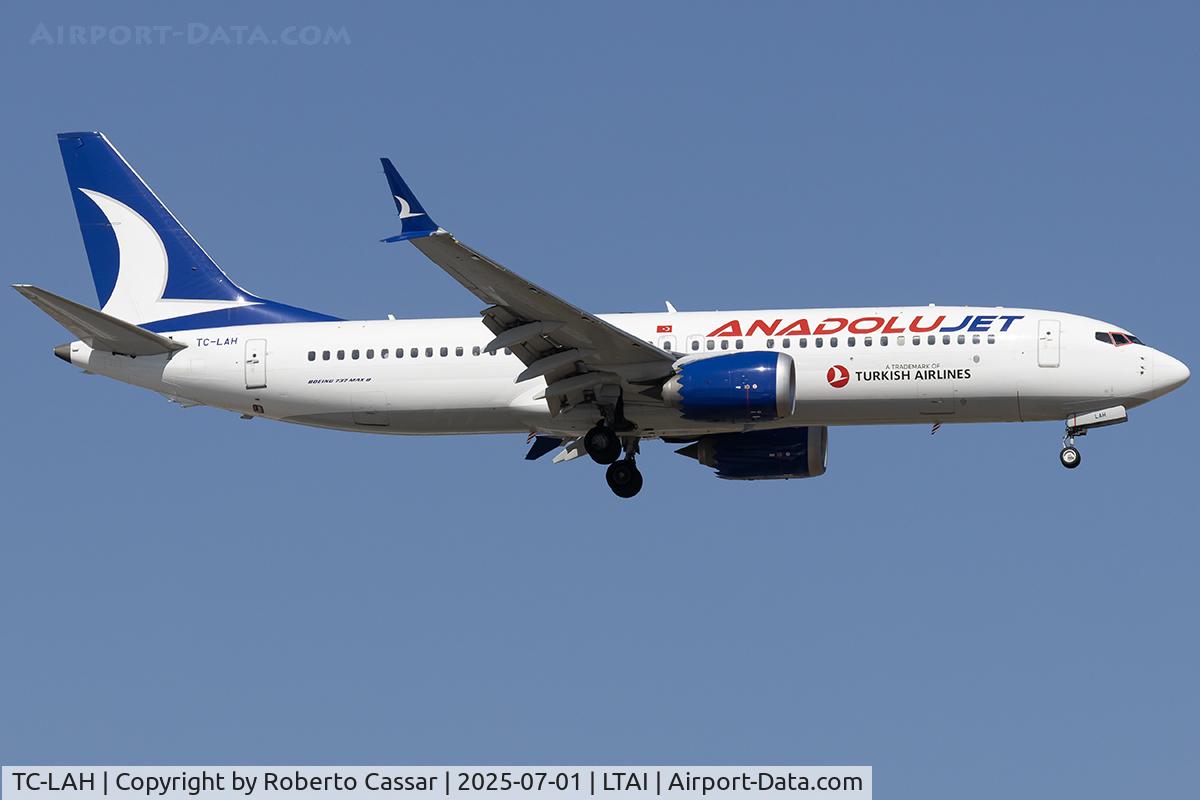 TC-LAH, 2022 Boeing 737-MAX 8 C/N 61845, Arrival