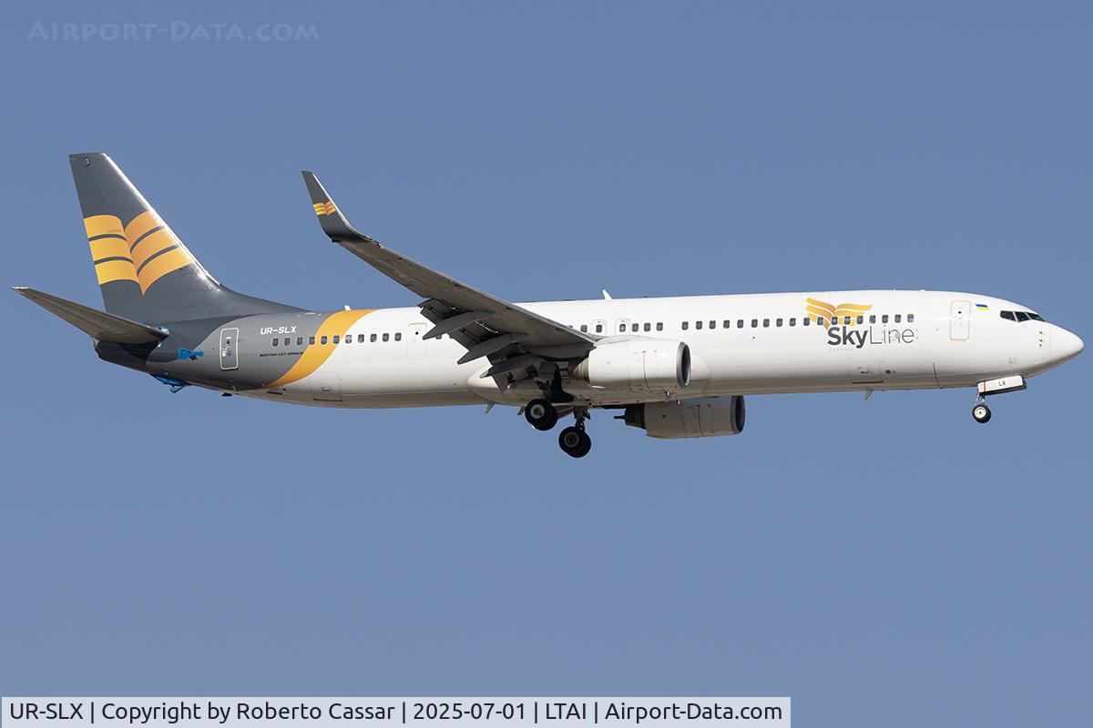 UR-SLX, 2009 Boeing 737-94X/ER C/N 36087, Arrival