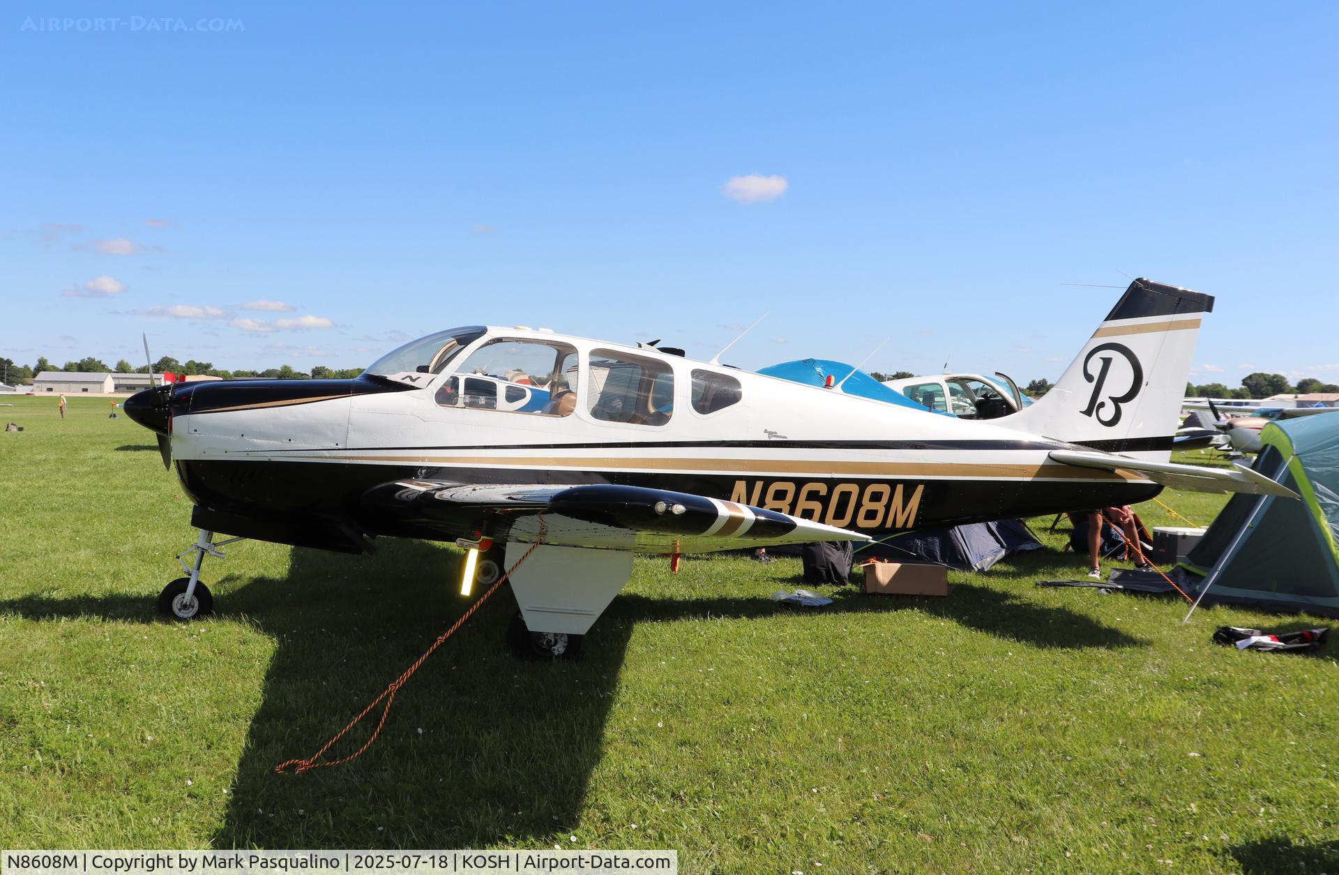 N8608M, 1963 Beech 35-B33 Debonair C/N CD-659, Beech B33