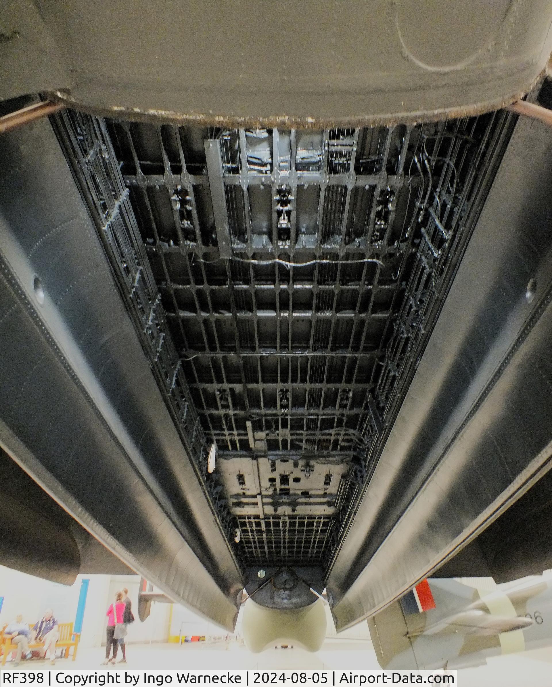 RF398, 1945 Avro 694 Lincoln B.2 C/N Not found RF398, Avro Lincoln B2 at the RAF Museum Cosford