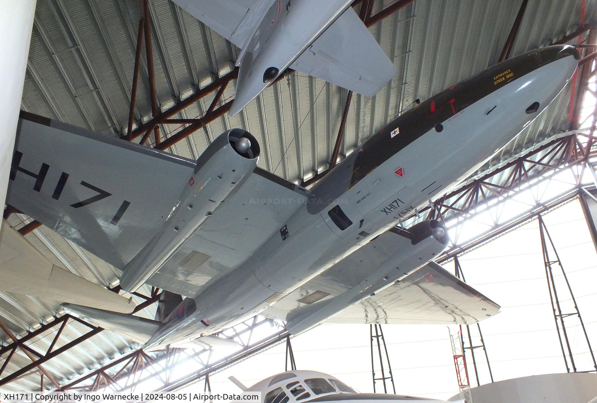 XH171, 1960 English Electric Canberra PR.9 C/N SH1735, English Electric Canberra PR9 at the RAF Museum Cosford