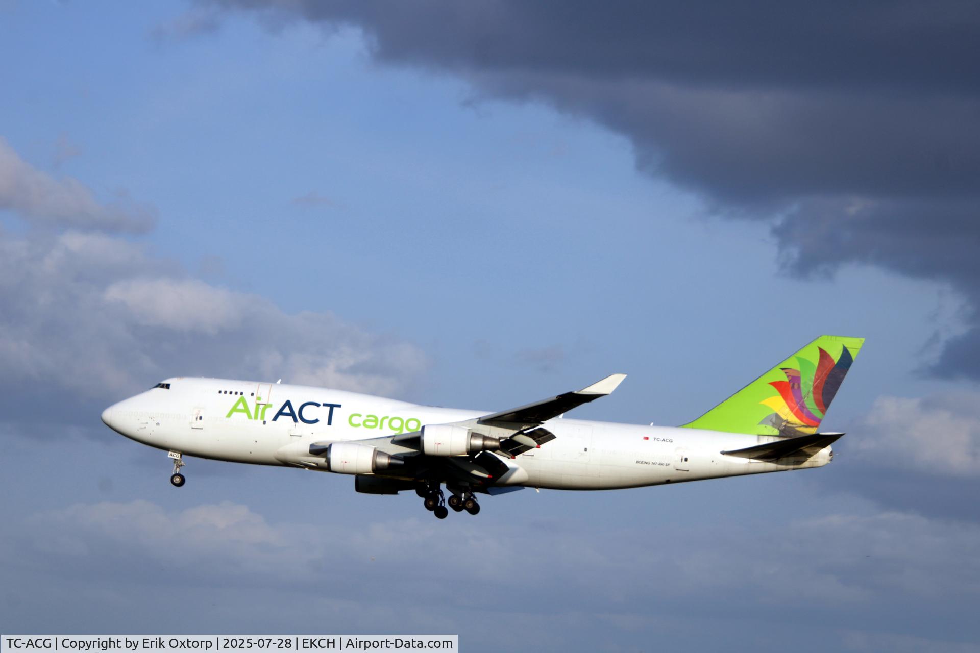 TC-ACG, 1992 Boeing 747-481(BDSF) C/N 25641, TC-ACG landing rw 04L