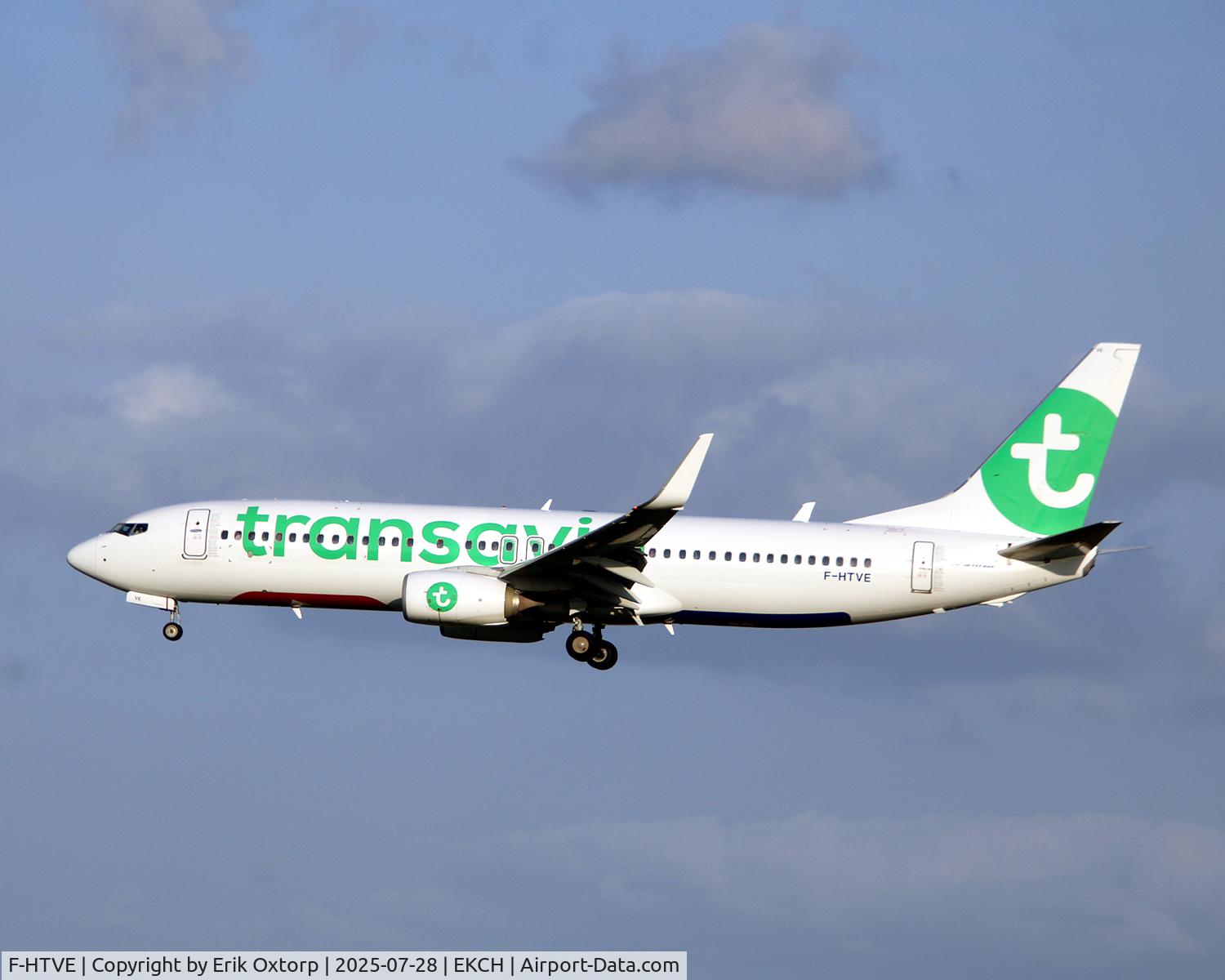 F-HTVE, 2017 Boeing 737-8KT C/N 62155, F-HTVE landing rw 04L