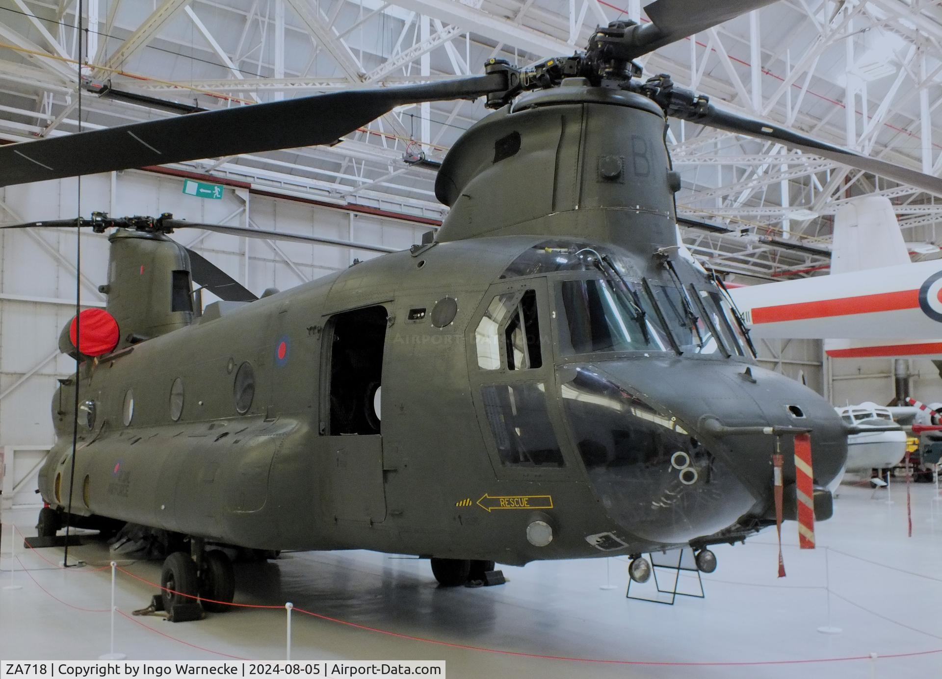 ZA718, Boeing Vertol Chinook HC.2 C/N M/A030/B-849/M7001, Boeing Vertol Chinook HC2 at the RAF Museum Cosford