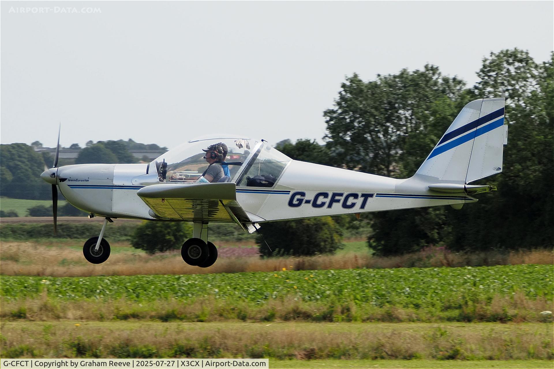 G-CFCT, 2008 Cosmik EV-97 TeamEurostar UK C/N 3208, Landing at Northrepps.