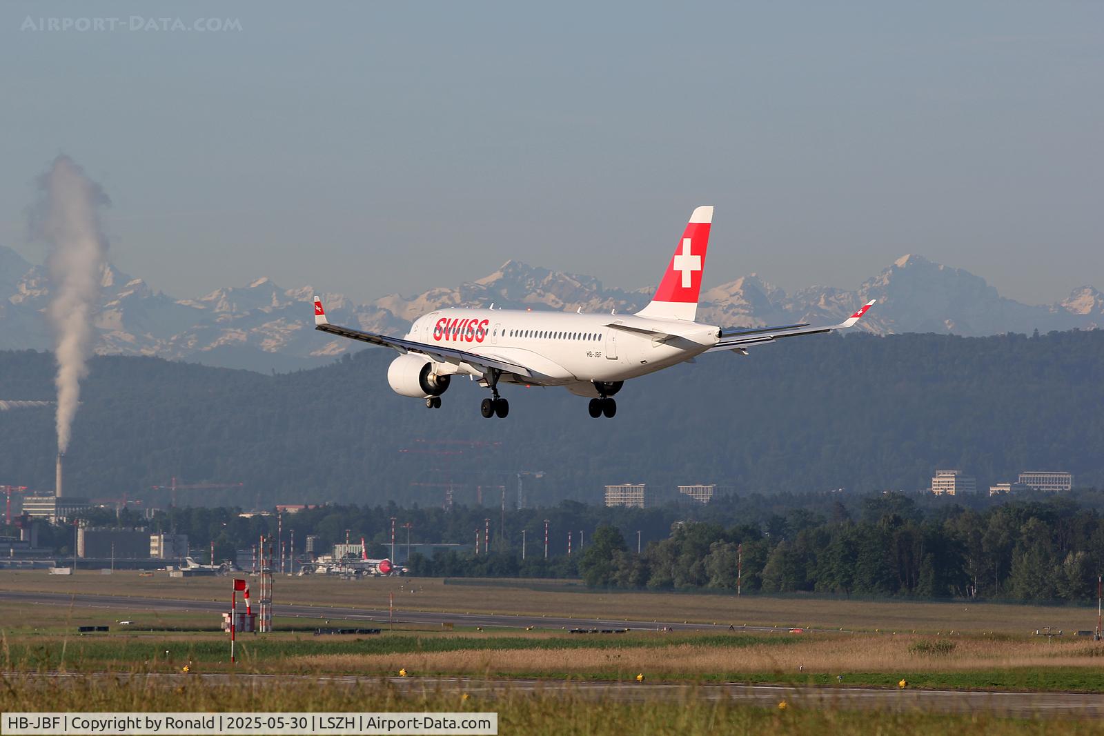HB-JBF, 2017 Bombardier CSeries CS100 (BD-500-1A10) C/N 50015, at zrh