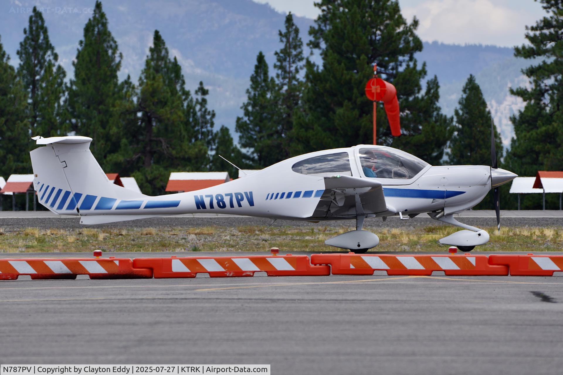 N787PV, 2006 Diamond DA-40 Diamond Star C/N 40.695, Truckee Tahoe airport in California 2025