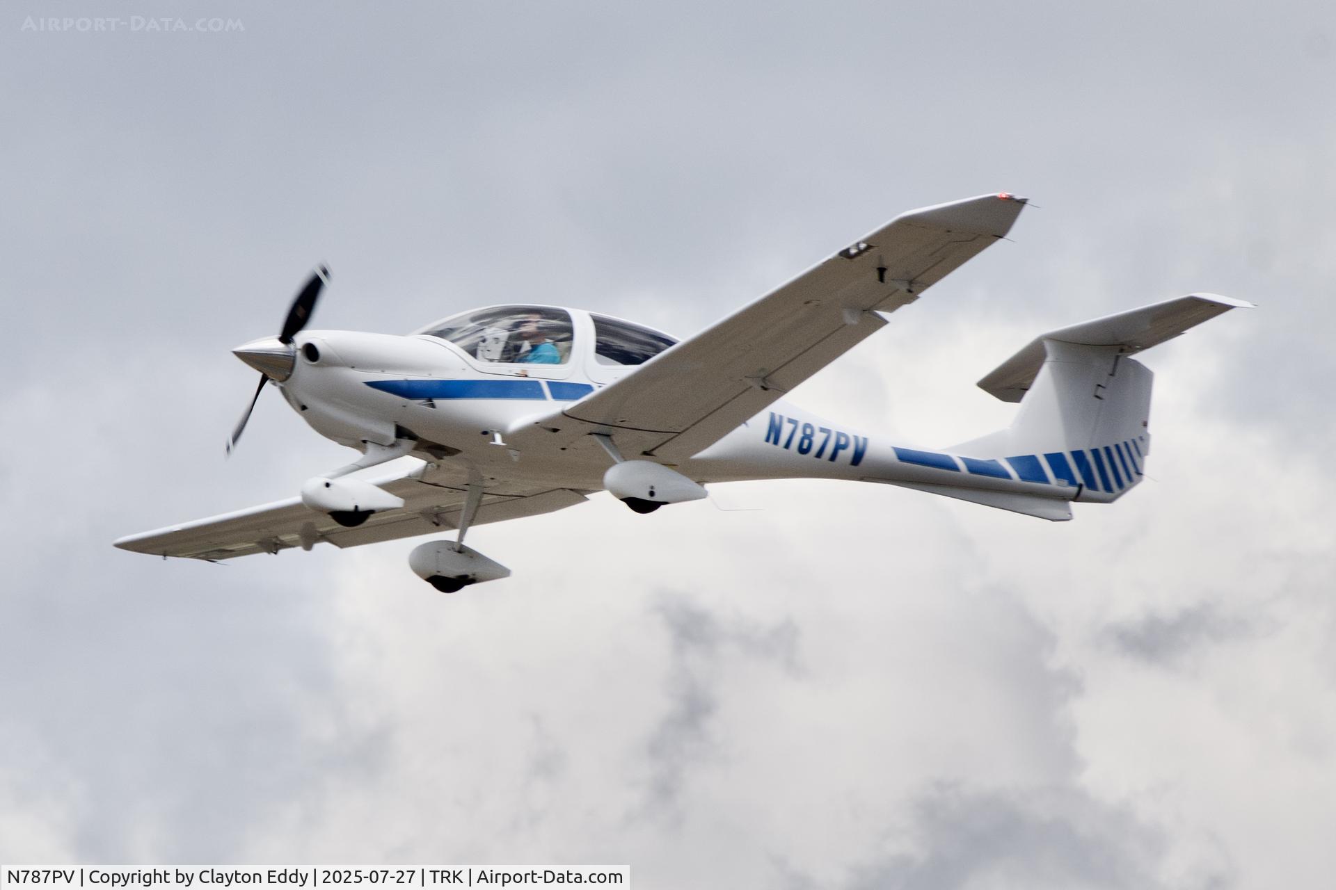 N787PV, 2006 Diamond DA-40 Diamond Star C/N 40.695, Truckee Tahoe airport in California 2025