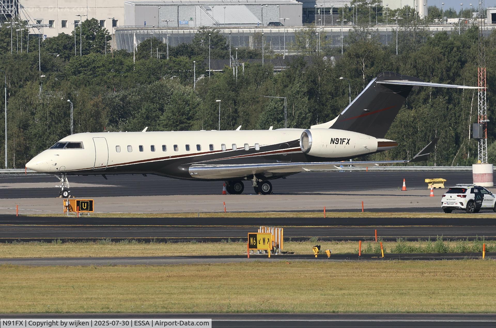 N91FX, 2000 Bombardier BD-700-1A10 Global Express C/N 9054, Ramp M