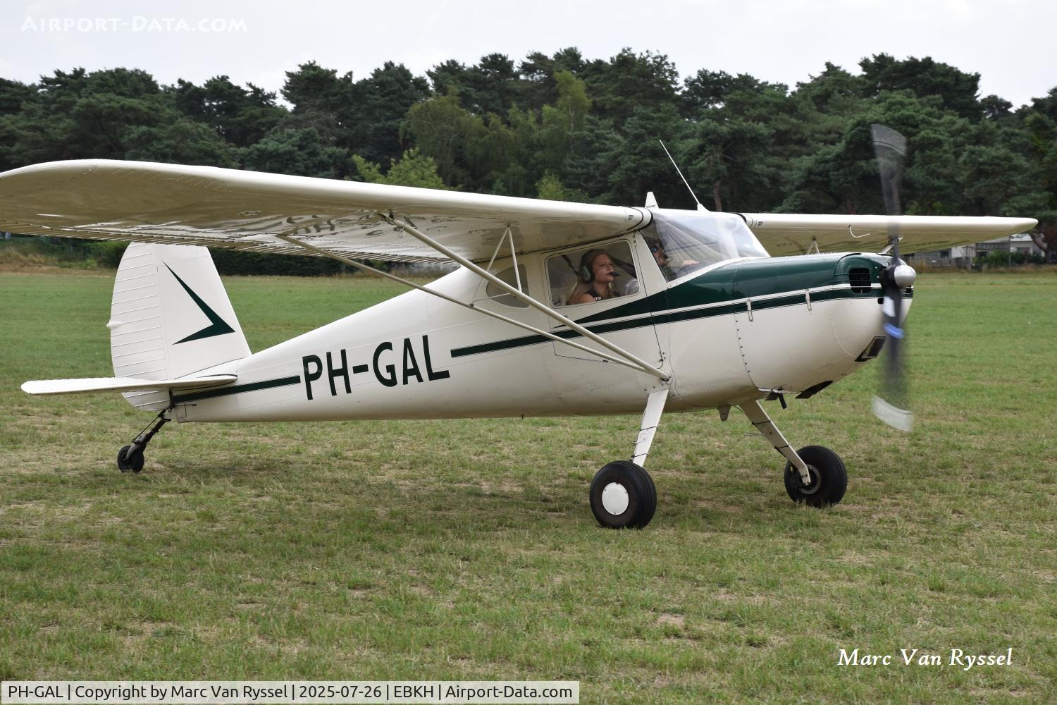 PH-GAL, 1946 Cessna 140 C/N 8936, At Keiheuvel Fly-in.  Ex D-EVKO, G-BPKO, N89891.