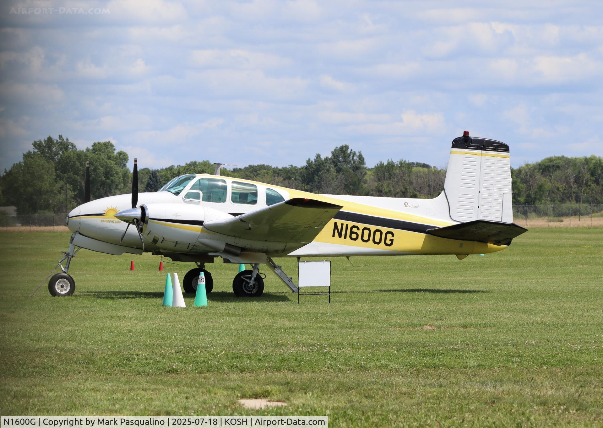N1600G, 1959 Beech D50B Twin Bonanza C/N DH-211, Beech D50B