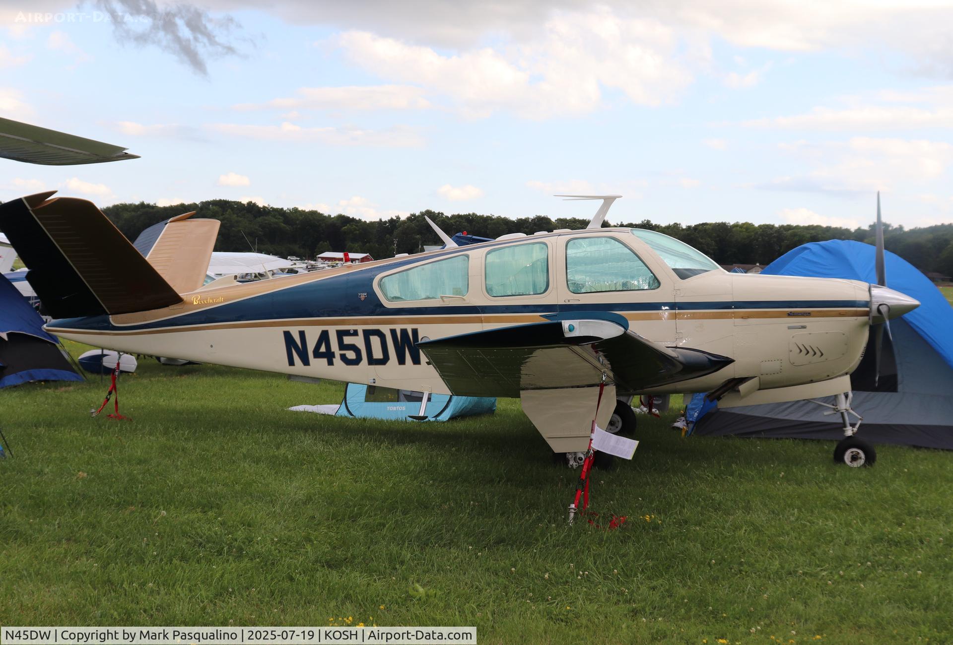 N45DW, 1975 Beech V35B Bonanza C/N D-9840, Beech V35B