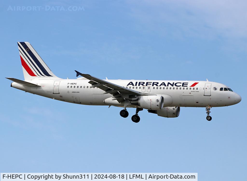 F-HEPC, 2010 Airbus A320-214 C/N 4267, Landing rwy 31R in modified new livery
