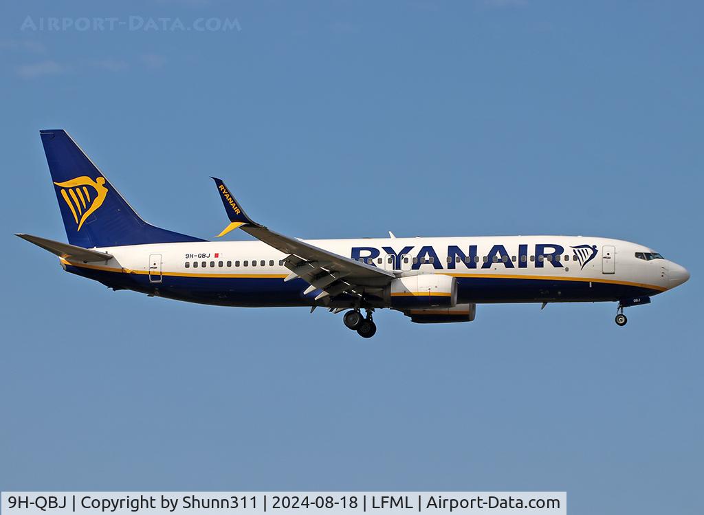 9H-QBJ, 2015 Boeing 737-8AS C/N 44706, Landing rwy 31R
